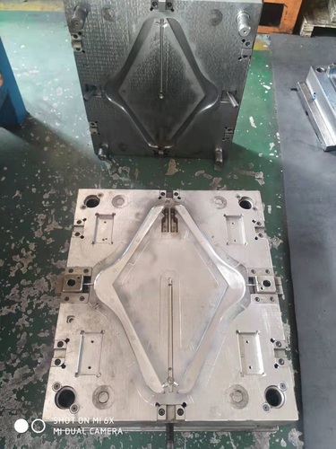 Gas-assisted hanger