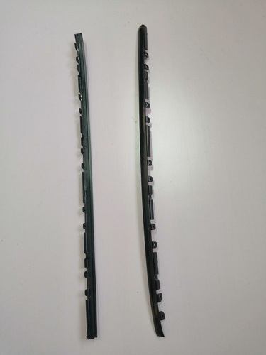 Gas-assisted high-gloss strip